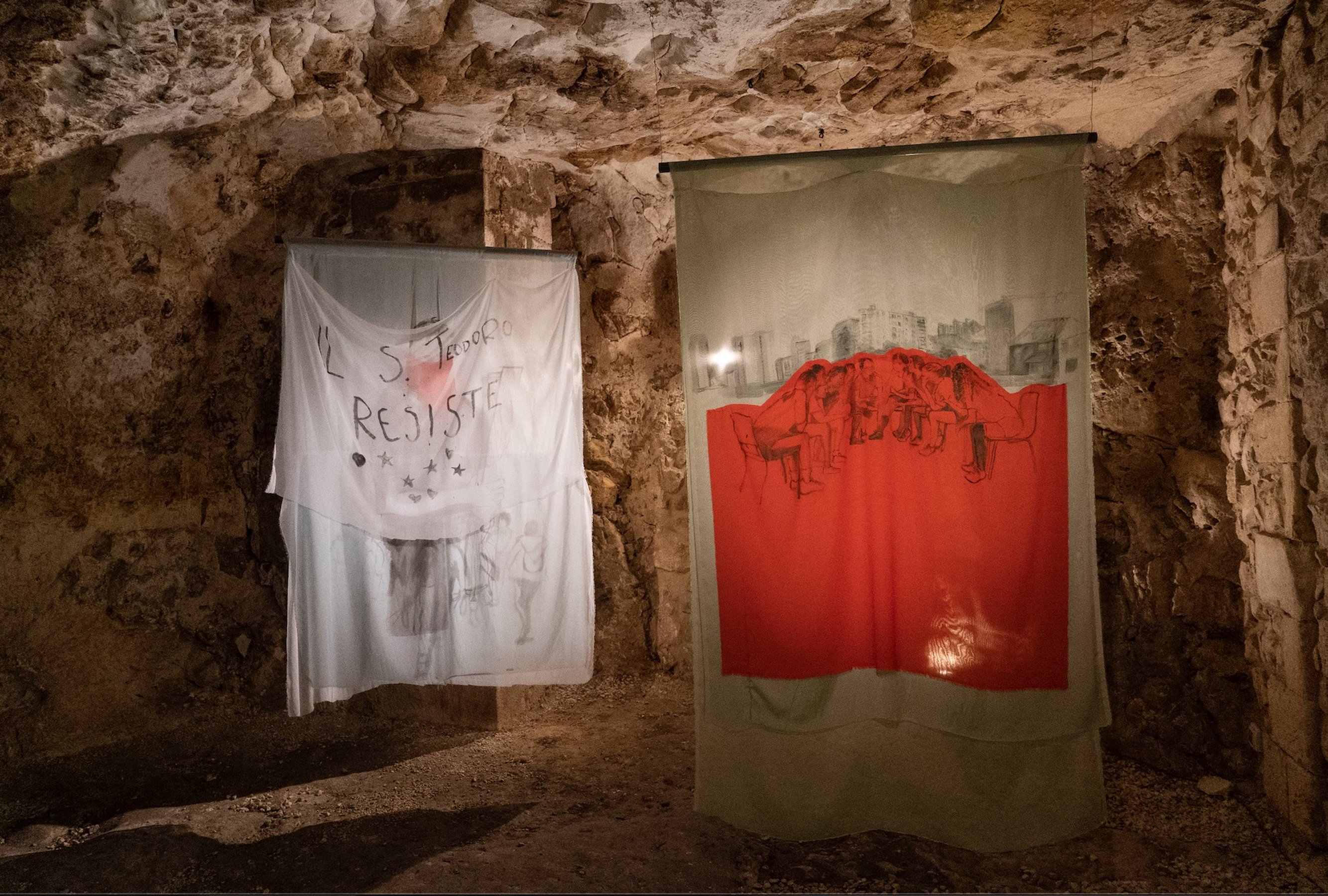 Adelita Husni Bey Assemblea, 2023 inchiostro su tessuto/Ink on fabric 130 × 215 cm