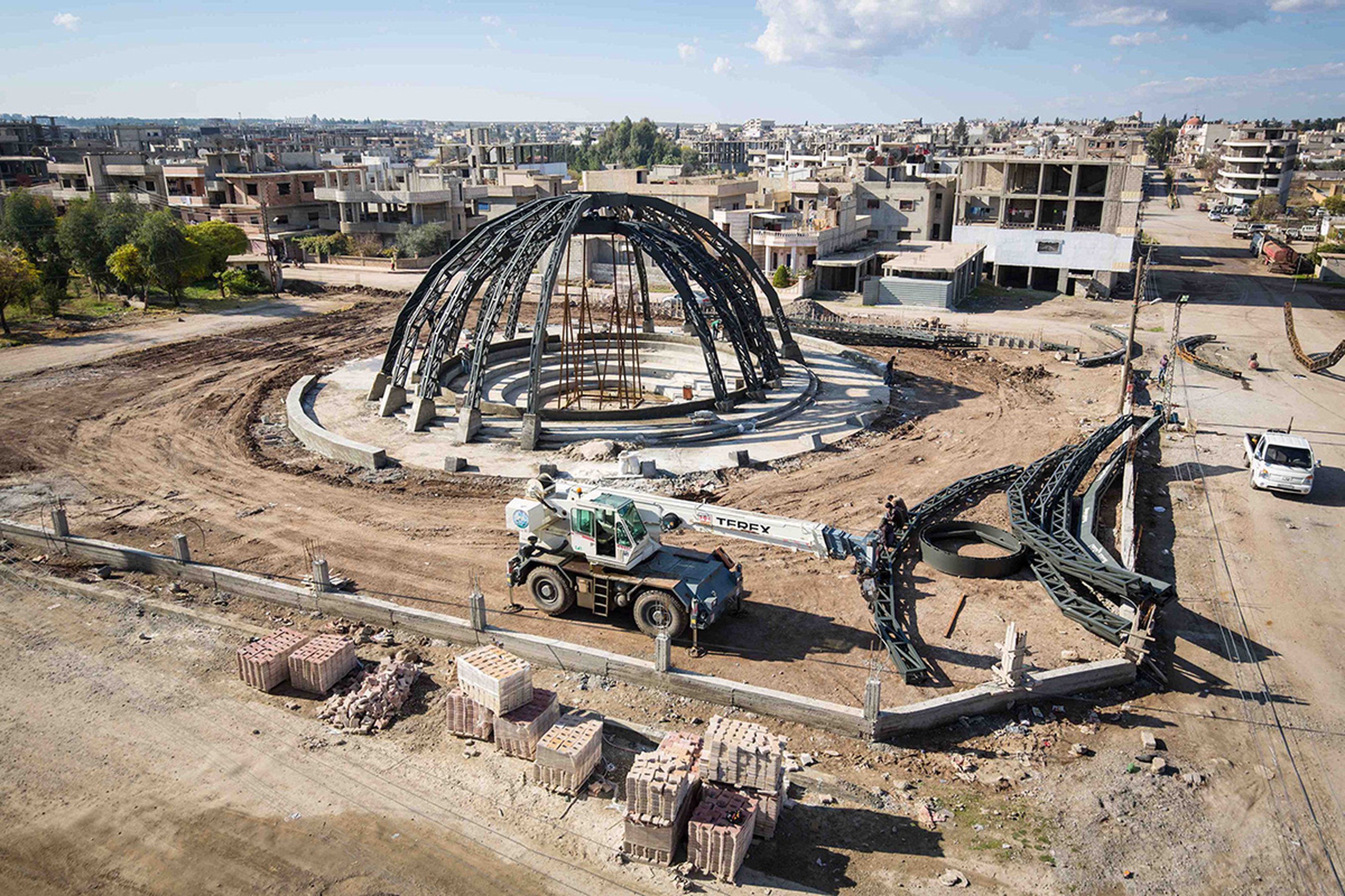 New World Summit, 2015/2016 (developed in collaboration with the Democratic Self-Administration of Rojava) - Construction of a public parliament