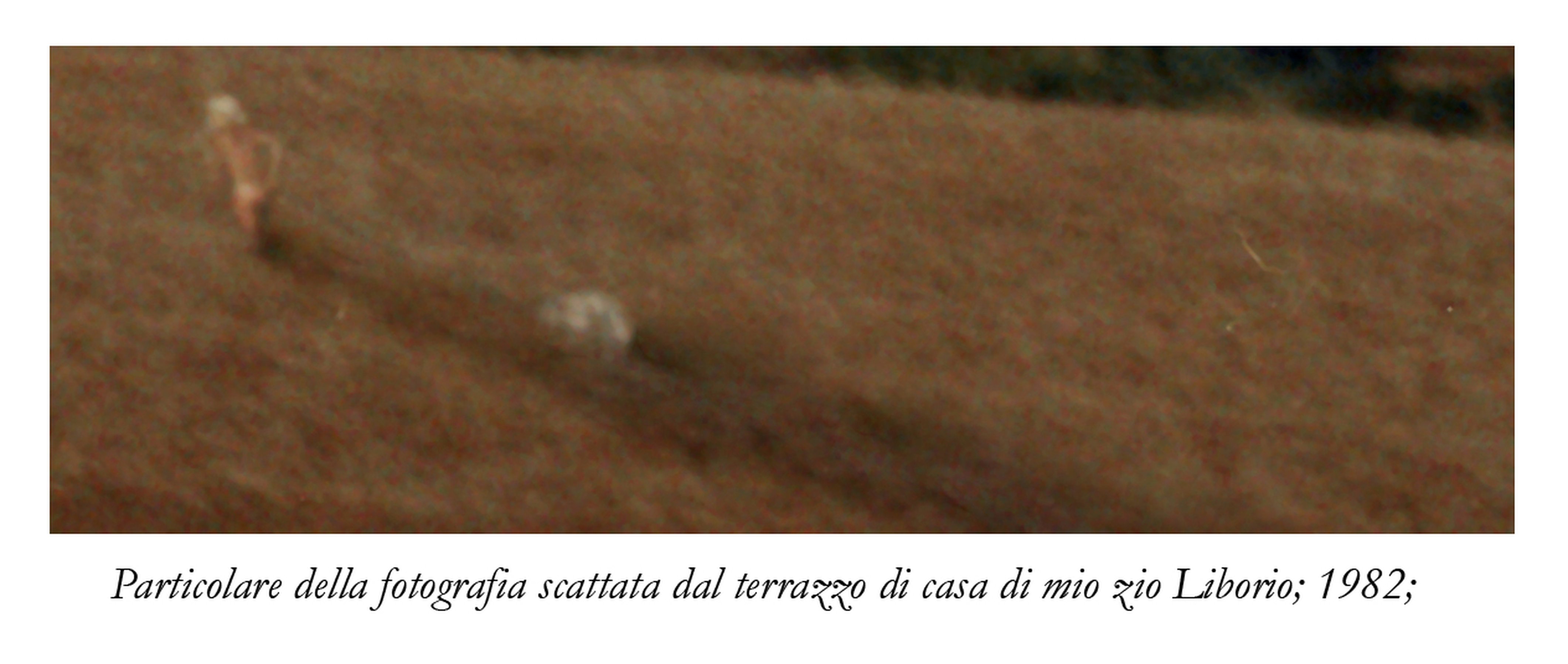 Da buio a buio, L'uomo sasso(foto dal terrazzo di casa di mio zio), 2009 c-print