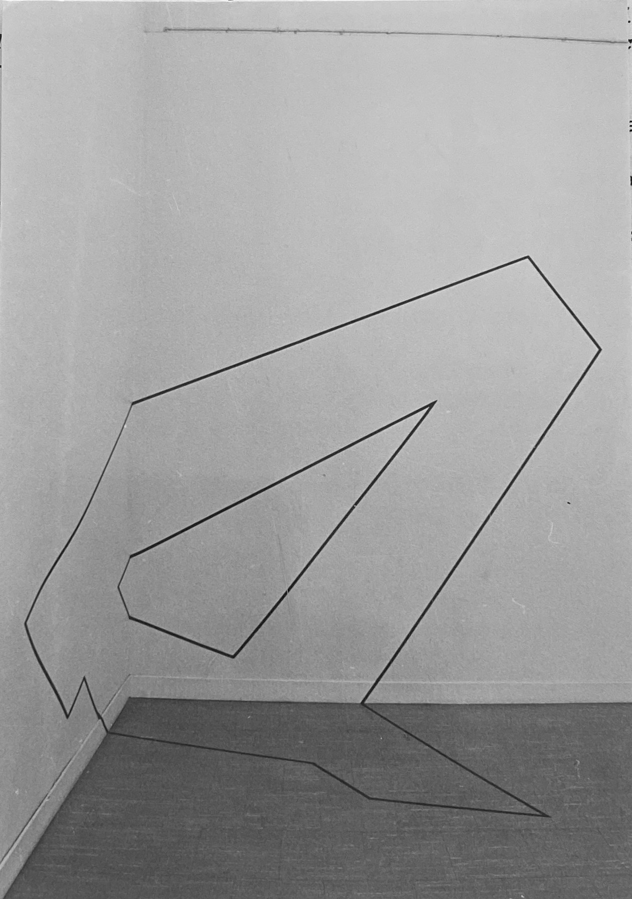 Renato Spagnoli APR5, 1978 nastro adesivo 249 × 410 × 225 cm