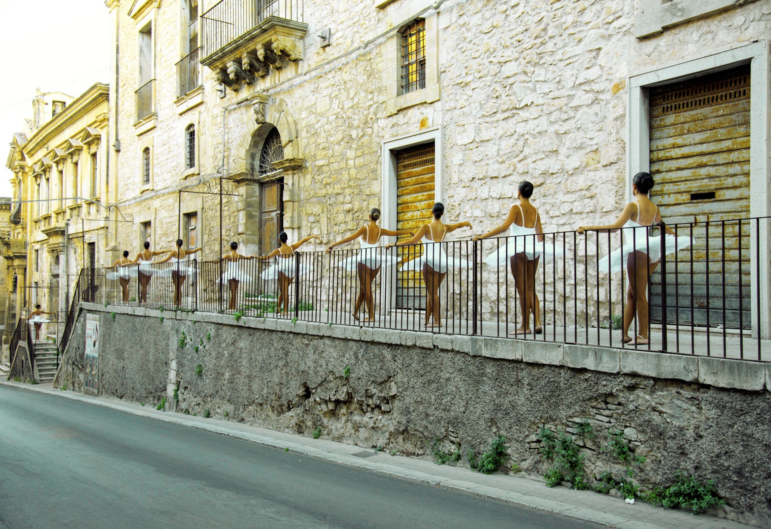 performance curated by Matteo Lucchetti, Modica, 06/08/16; ph. Andrea Samonà