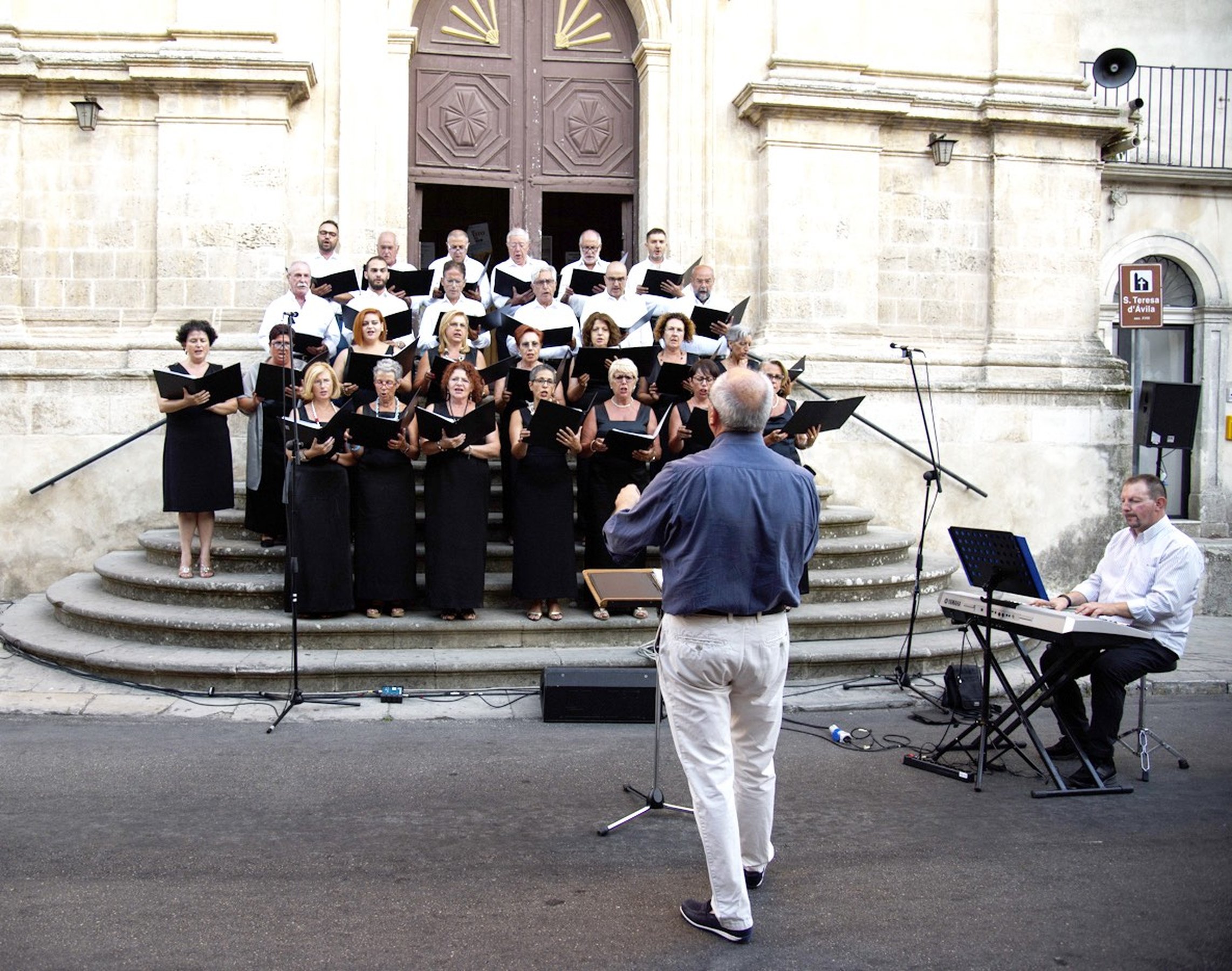 performance curated by Matteo Lucchetti, Modica, 06/08/16; ph. Andrea Samonà