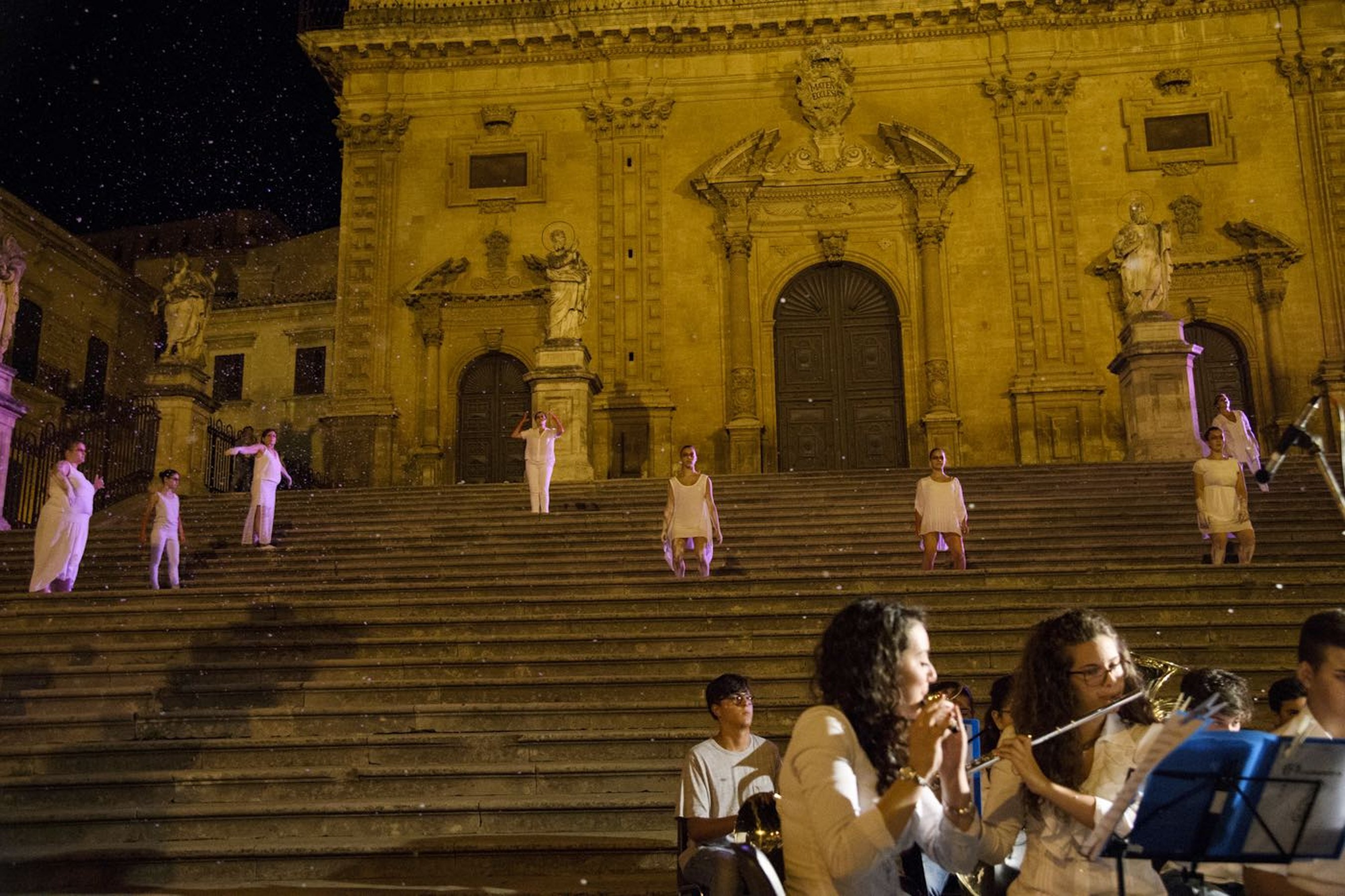 performance curated by Matteo Lucchetti, Modica, 06/08/16; ph. Andrea Samonà